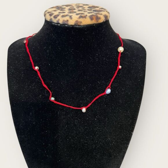 Faux pearls choker on red string - Picture 1 of 4